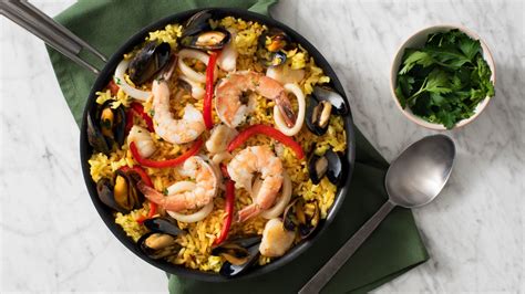 autntica-paella-espaola-de-marisco-arroz-mahatma image