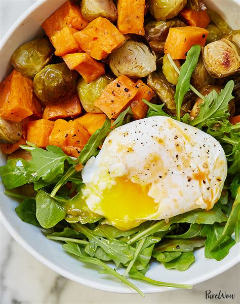 egg-and-veggie-breakfast-bowl-purewow image