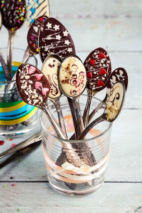 easy-chocolate-spoons-for-edible-gifts-or-parties-the image