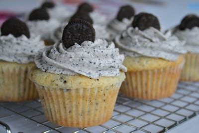quick-and-simple-oreo-cupcake-recipe-laurens-latest image