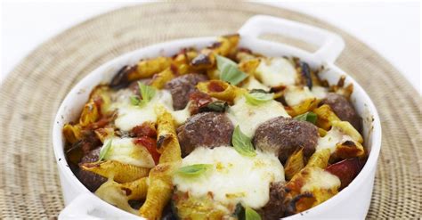 pasta-bake-with-ground-beef-and-mozzarella-eat image