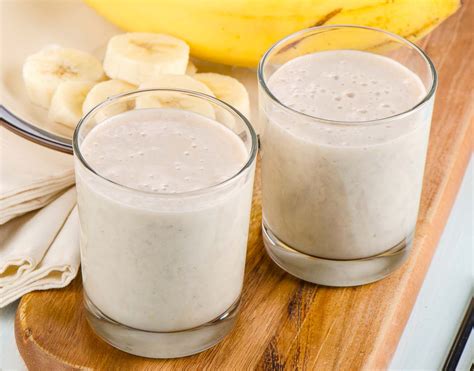 banana-date-smoothie-recipe-by-archanas-kitchen image