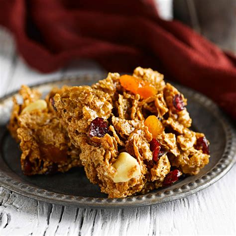 dried-fruit-and-cereal-bars-recipe-kelloggs image