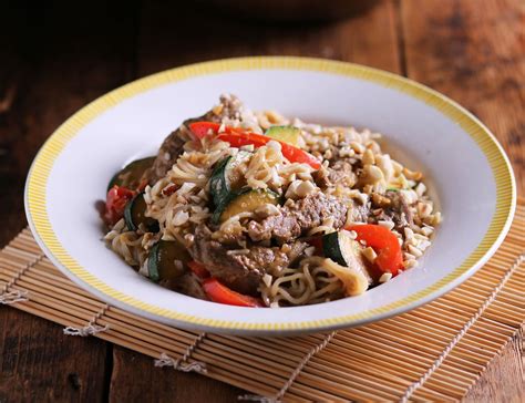 beef-satay-noodles-recipe-abel-cole image