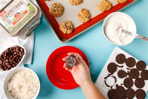 make-it-yours-oatmeal-raisin-mama-bear-cookies image