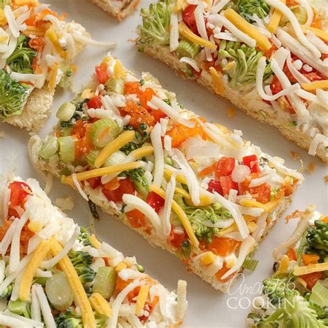 appetizer-crescent-roll-veggie-pizza image