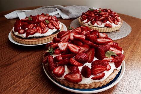 danish-strawberry-cake-jordbr-kage-the-linnet image