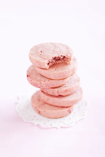 biscuits-de-roses-de-reims-recipe-how-to-make image