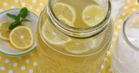 old-fashioned-lemonade-recipe-mommys-kitchen image