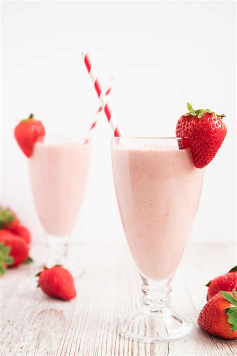 healthy-breakfast-strawberry-banana-smoothie image