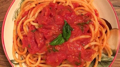 the-best-pasta-sauce-has-three-ingredients-lifehacker image