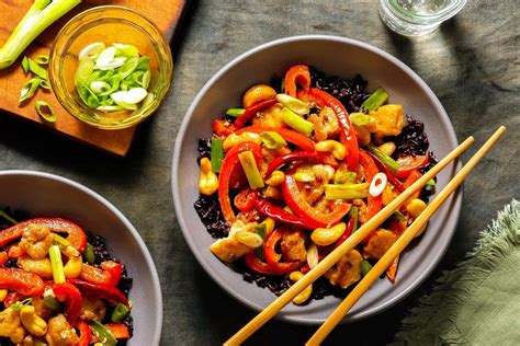 spicy-kung-pao-chicken-with-cashews-and-black-rice image