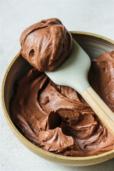 heavenly-chocolate-mascarpone-frosting-pretty-simple image