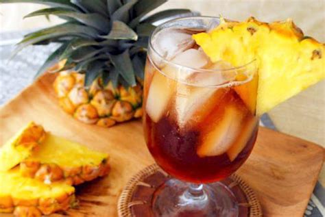 pineapple-sweet-tea-only-3-ingredients-foodie-and image