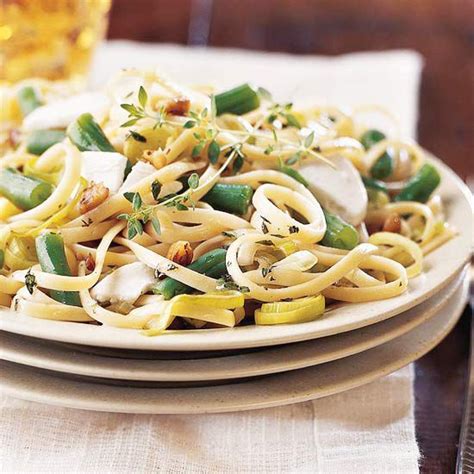 linguine-with-green-beans-and-goat-cheese-better image