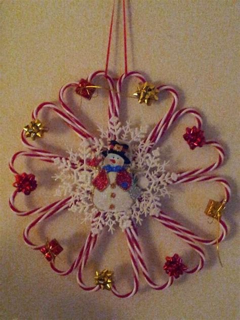 dollar-store-craft-candy-cane-wreath-daily-diy-life image