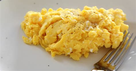 how-to-scramble-eggs-in-a-double-boiler image