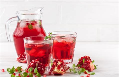 pomegranate-iced-tea-recipe-livestrongcom image