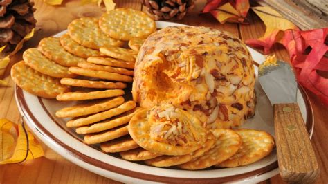 cheddar-cheese-ball-wide-open-eats image