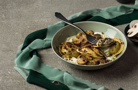 mushroom-truffle-ravioli-with-creamed-leeks-beech image