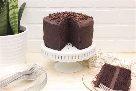 paleo-chocolate-cake-w-dark-chocolate-ganache-tasty-yummies image