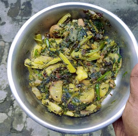 very-popular-bengali-style-spinach-curry-palong-shak image