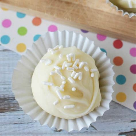 white-chocolate-truffles-only-4-simple-ingredients image
