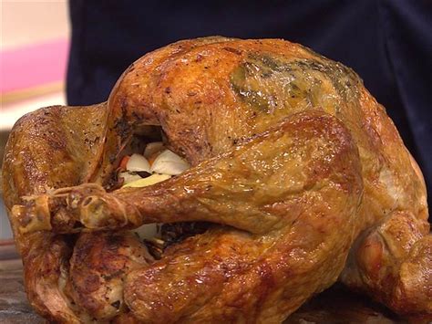 art-smiths-juicy-roast-turkey-with-gravy-todaycom image