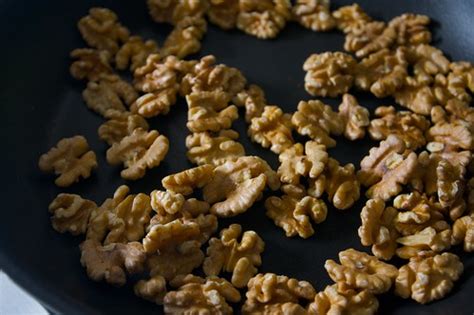spicy-maple-glazed-walnuts-shutterbean image
