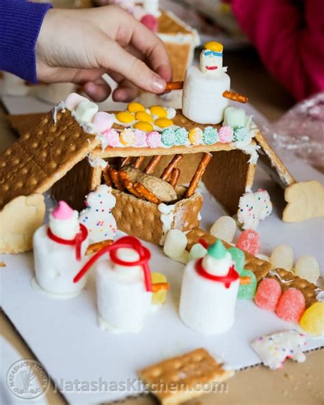 gingerbread-nativity-manger-scene-natashas-kitchen image