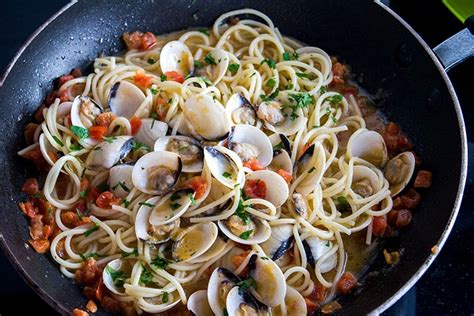 spaghetti-with-clam-sauce-errens-kitchen image