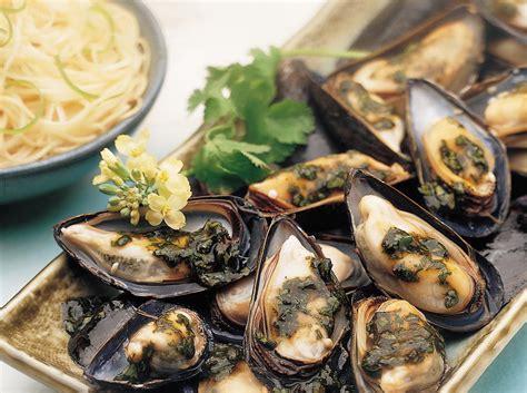 mussels-with-cilantro-sauce-cookstrcom image