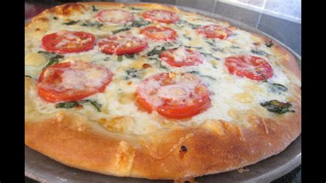 margherita-pizza-fresh-garlic-basil-and-roma image