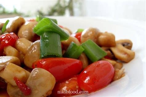 sauteed-mushrooms-and-cherry-tomatoes-nikib image