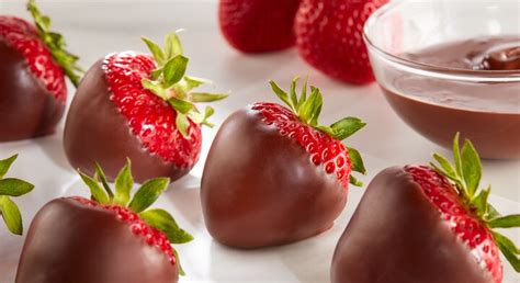 chocolate-covered-strawberries-recipe-hersheyland image