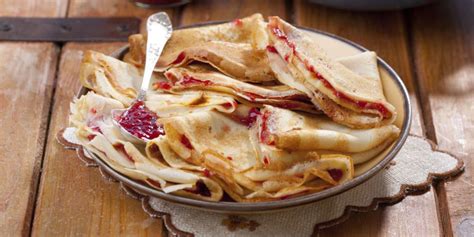 best-crepe-recipe-with-strawberries-and-cream-how image