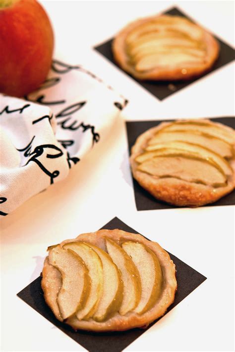 homemade-apple-tart-recipe-with-almond-vanilla image