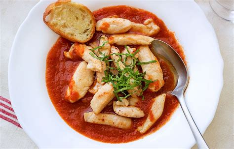garlic-chicken-with-tomato-sauce-recipe-eatwell101 image