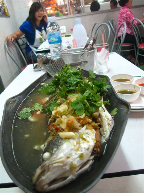 pla-kapong-neung-manao-steamed-fish-in-lime-sauce image