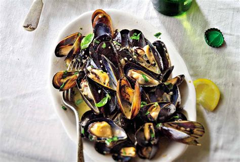 steamed-mussels-in-beer-recipe-leites-culinaria image