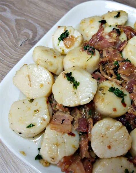 seared-scallops-with-bacon-canadian-cooking image