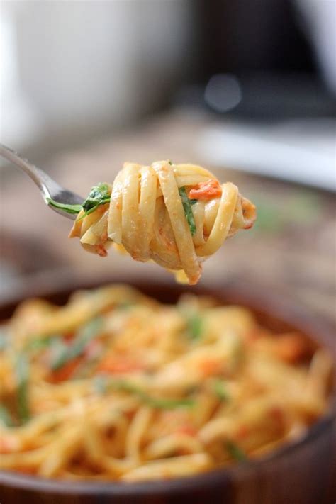 creamy-roasted-red-pepper-and-spinach-linguine image