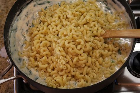 spinach-macaroni-and-cheese-recipe-girl image