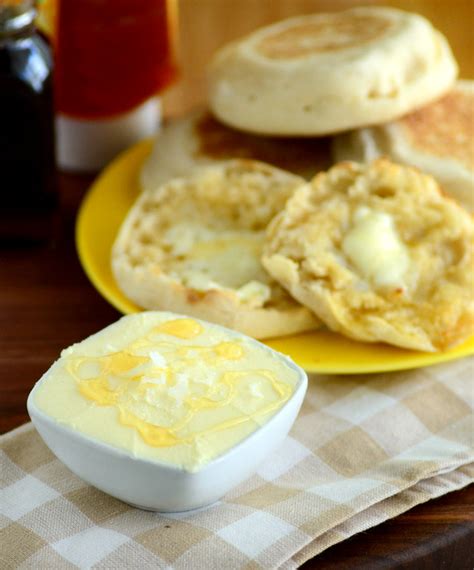 how-to-make-honey-butter-from-scratch-baking-bites image