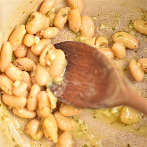 cannellini-beans-with-garlic-and-oregano-the-circus image