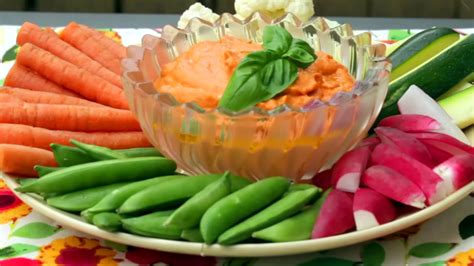 roasted-red-pepper-hummus-foodchannelcom image