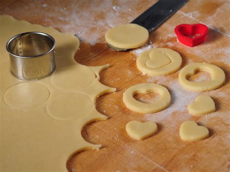 how-to-make-sugar-heart-sandwich-cookies-food image