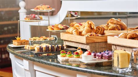 the-truth-about-hotel-breakfast-buffets-mashedcom image