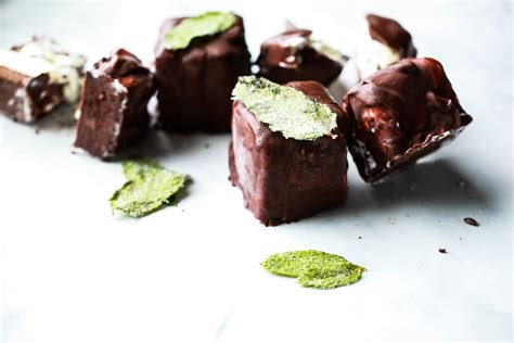 mint-chocolate-bonbons-by-siftdessertboutiquetp image