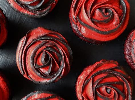 15-frightfully-good-halloween-cupcakes-purewow image